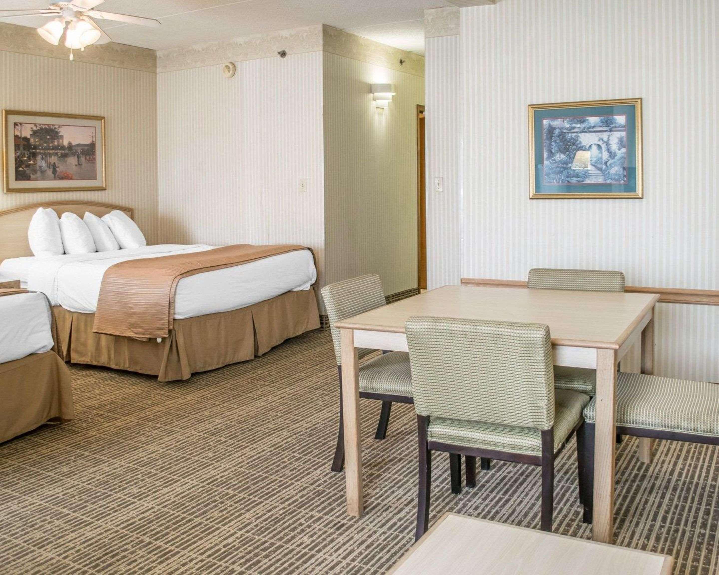 Clarion Pointe Louisville East Luaran gambar