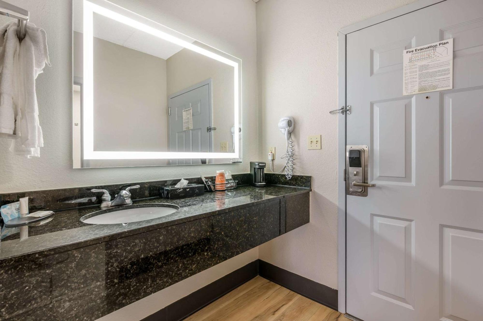 Clarion Pointe Louisville East Luaran gambar